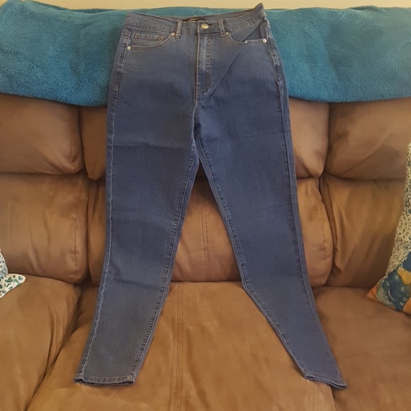 Skinny Jean's - Picture 2 of 5